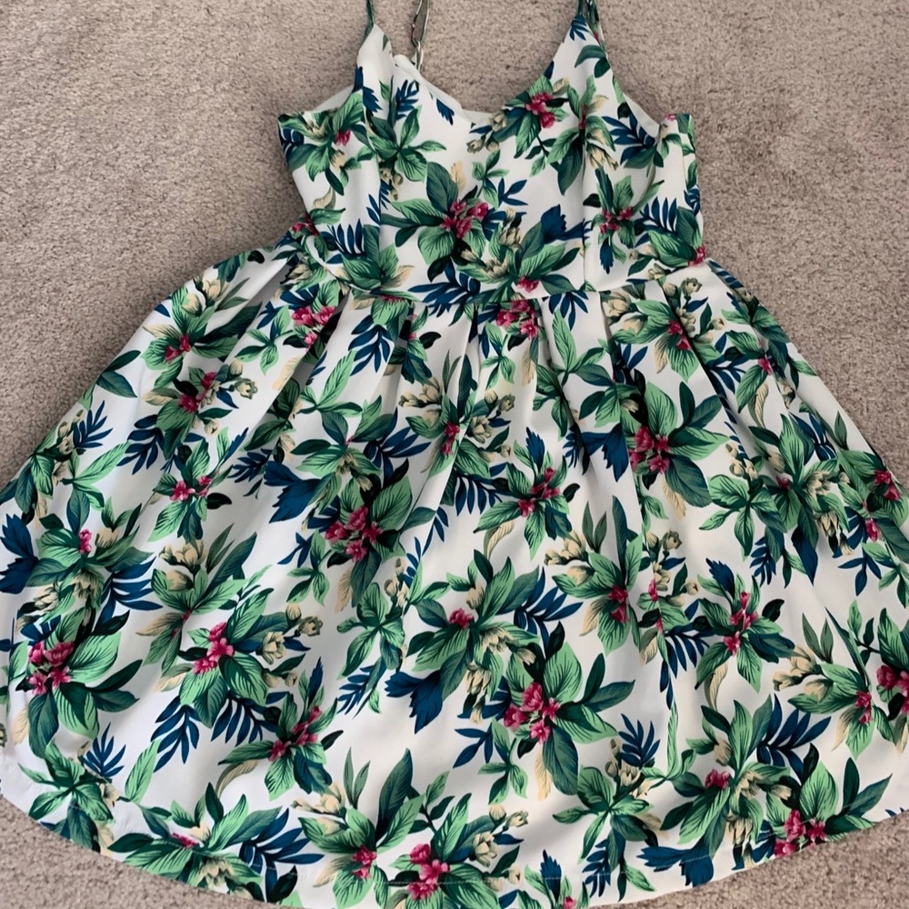 Beautiful strappy summer floral dress medium